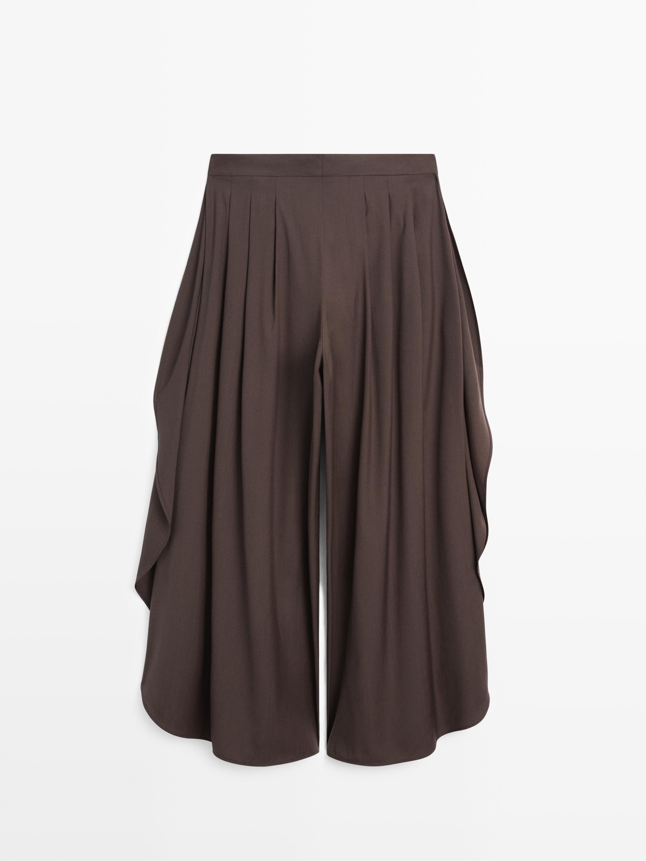 Wide-leg pleated trousers with side vents